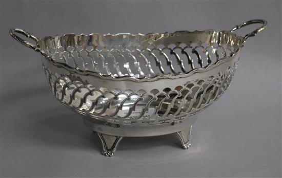 A George V pierced silver two handed fruit bowl, William Hutton & Sons, Sheffield, 1917, 10 oz.